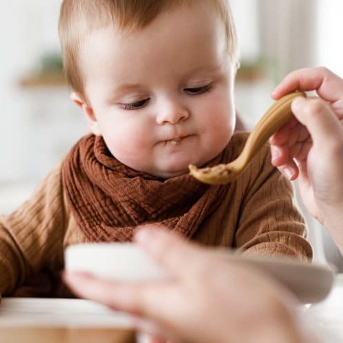 Meu bebê de 1 ano não quer comer: é normal?