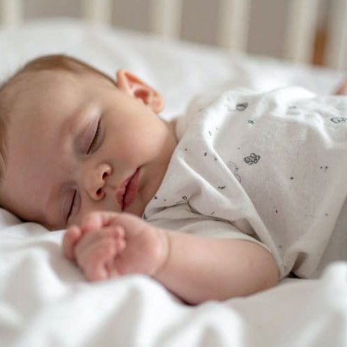 Sono do bebê: quanto deve dormir em cada idade?